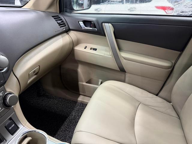 TOYOTA HIGHLANDER 2011 2.7L 2WD 5-Seater Sport Version
