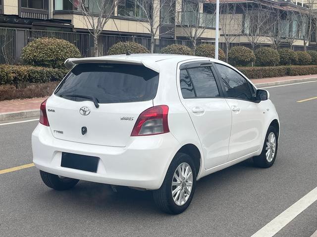 TOYOTA YARIS 2011 1.6L Automatic Attractive Version