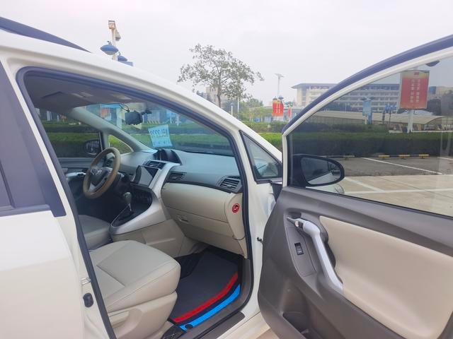 TOYOTA E’Z 2014 Star Shine 1.8L CVT Elite Version