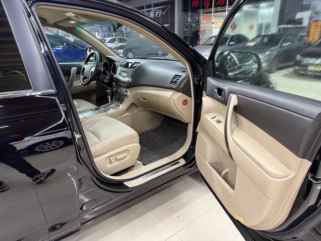 TOYOTA HIGHLANDER 2011 2.7L 2WD 5-Seater Sport Version