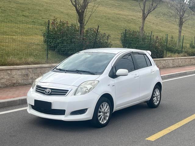 TOYOTA YARIS 2011 1.6L Automatic Attractive Version