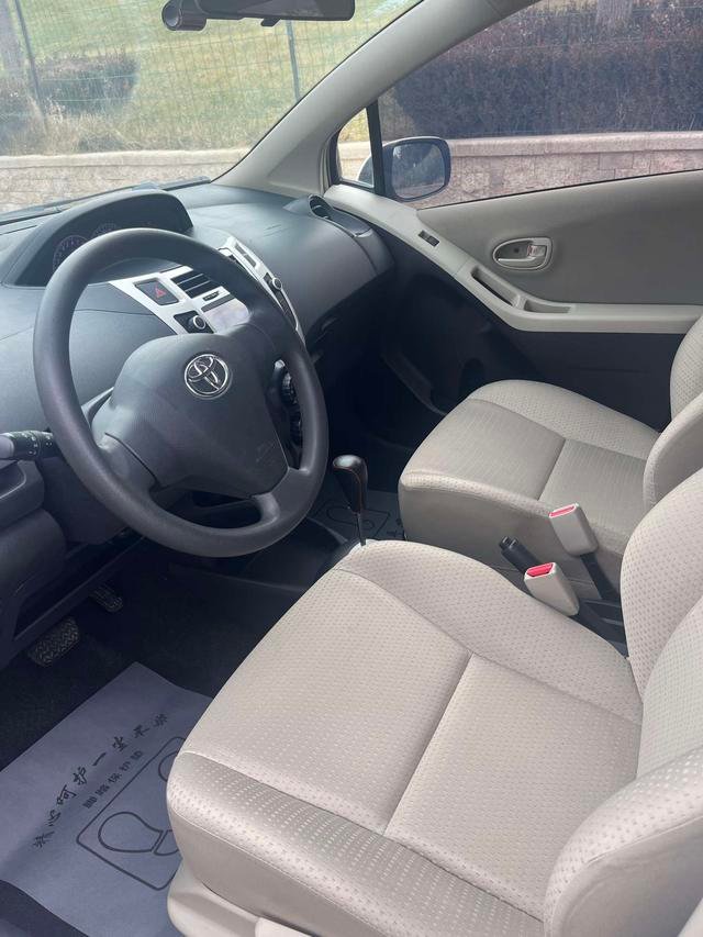 TOYOTA YARIS 2011 1.6L Automatic Attractive Version