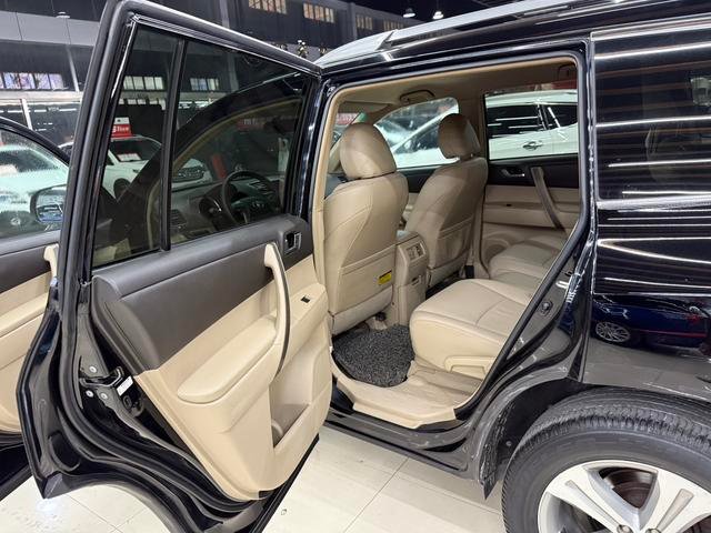 TOYOTA HIGHLANDER 2011 2.7L 2WD 5-Seater Sport Version