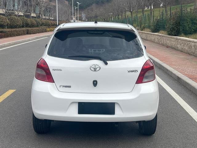 TOYOTA YARIS 2011 1.6L Automatic Attractive Version