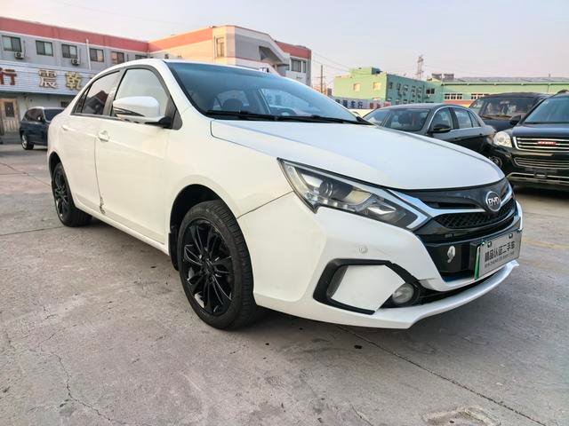 BYD Qin DM 2015 1.5T Dual Crown Flagship Plus Edition