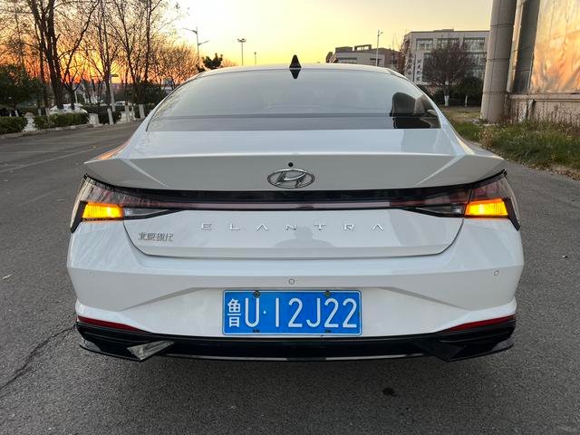 HYUNDAI Elantra 2022 1.5L CVT LUX Premium Edition