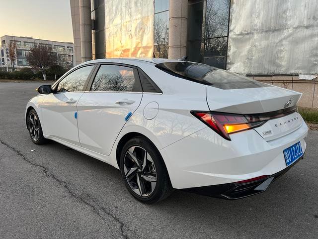 HYUNDAI Elantra 2022 1.5L CVT LUX Premium Edition