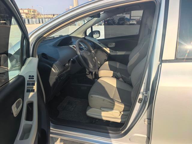 Toyota Yaris 2011 1.6E MT