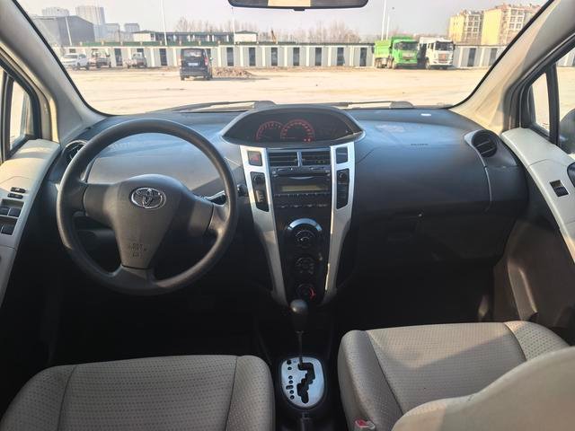 Toyota Yaris 2011 1.6E MT