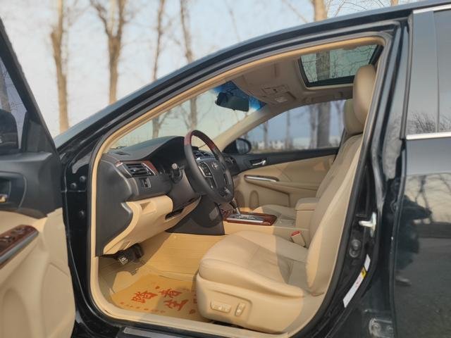 Toyota Camry 2012 2.5G Luxury