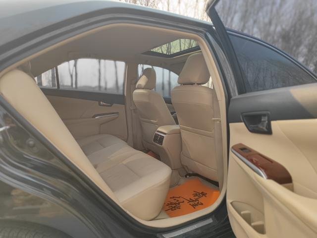 Toyota Camry 2012 2.5G Luxury