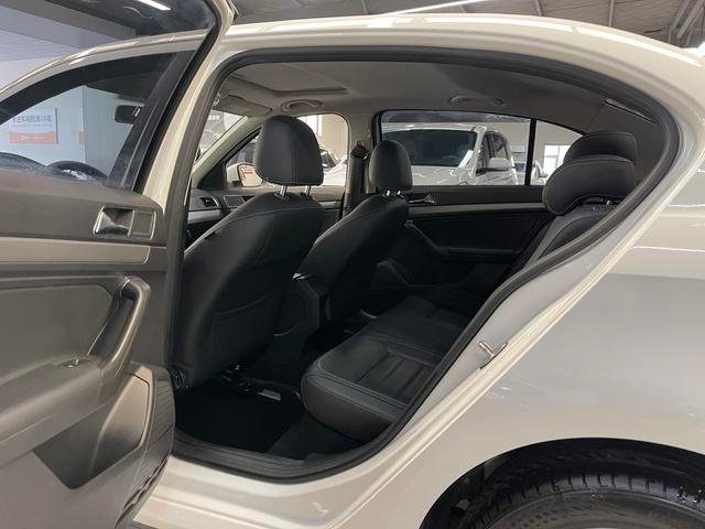 Lavida 2017 1.6L Automatic Trendline