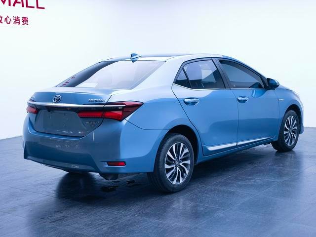 Pre-owned 2017 Corolla Hybrid Luxury export to Senegal