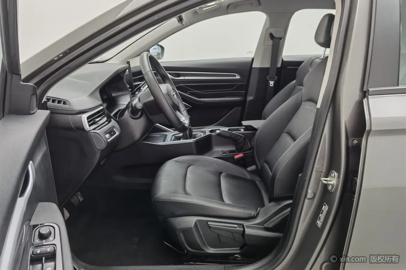 Emgrand 2023 V4 Champion 1.5L MT Luxury