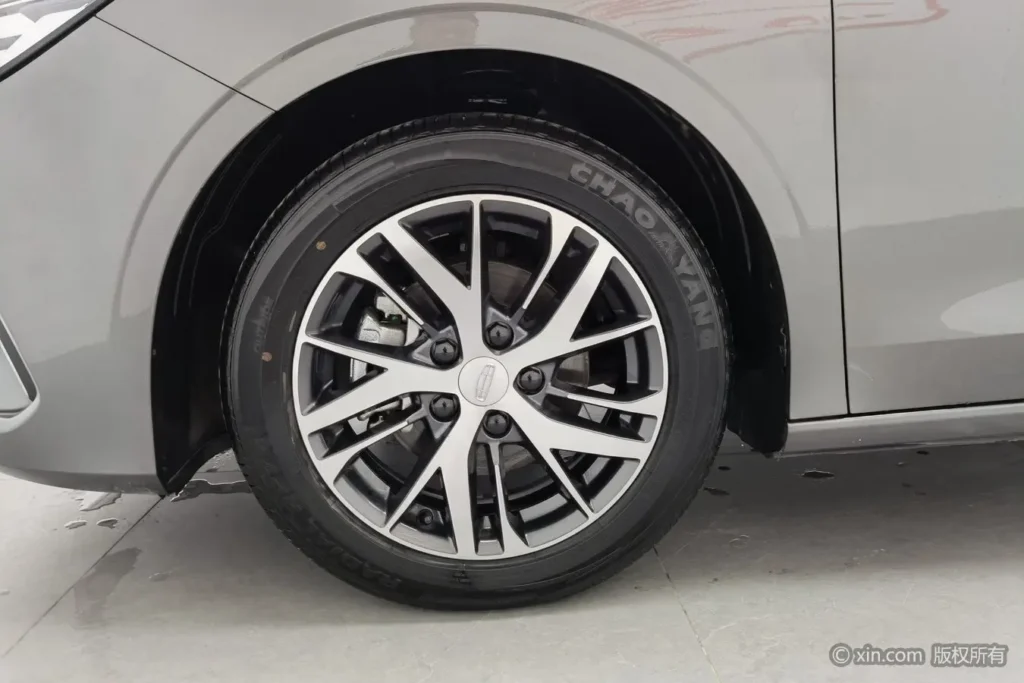 Emgrand 2023 V4 Champion 1.5L MT Luxury