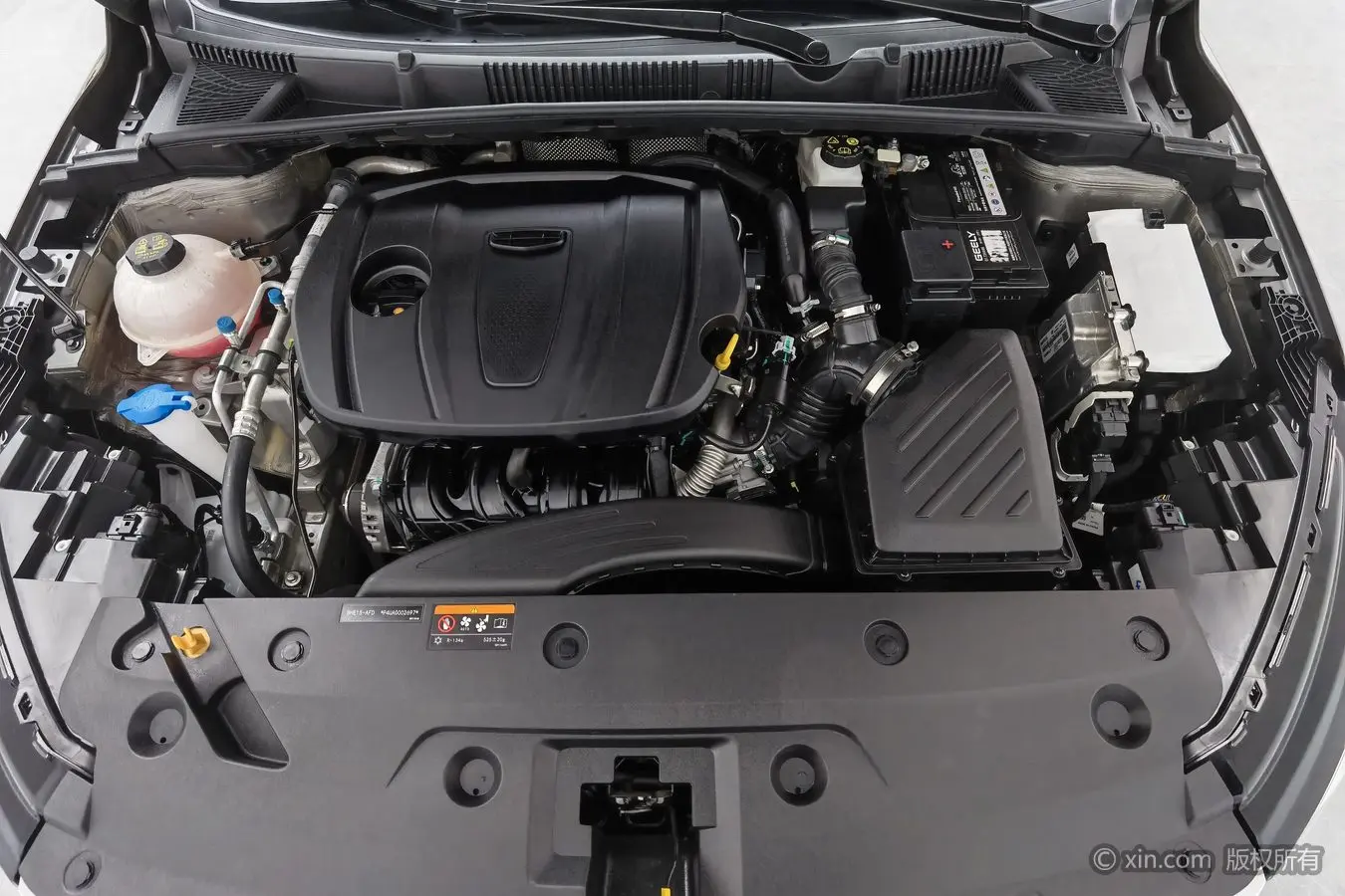 Emgrand 2023 V4 Champion 1.5L MT Luxury
