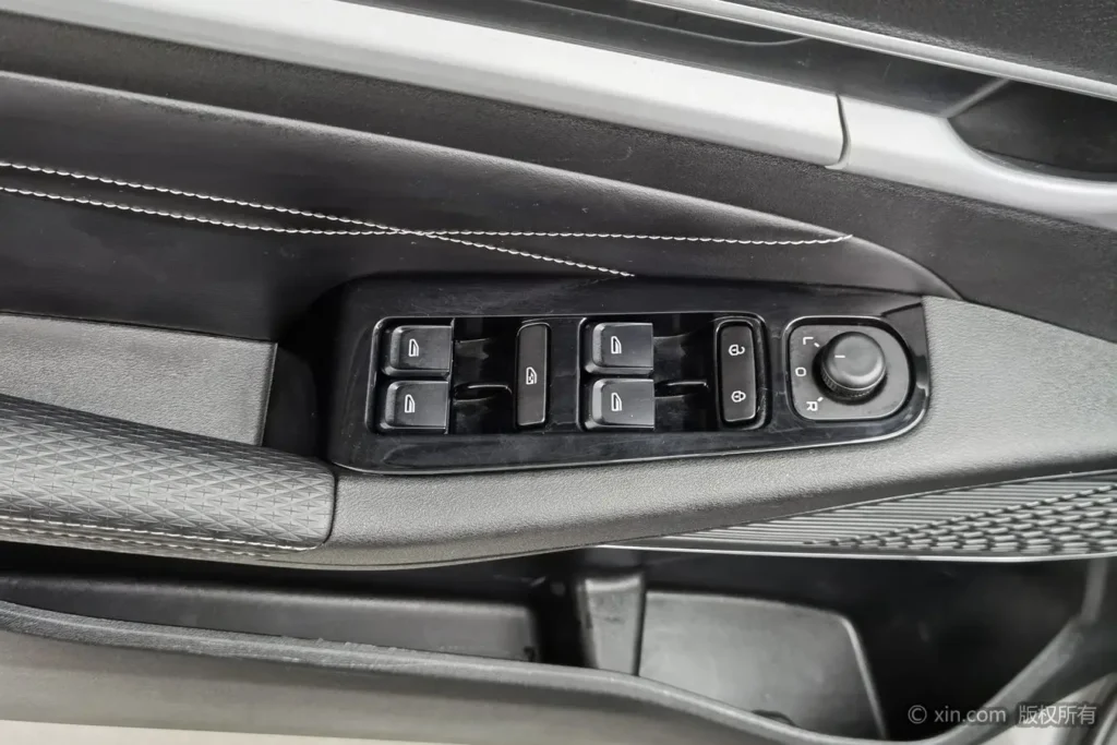 Emgrand 2023 V4 Champion 1.5L MT Luxury