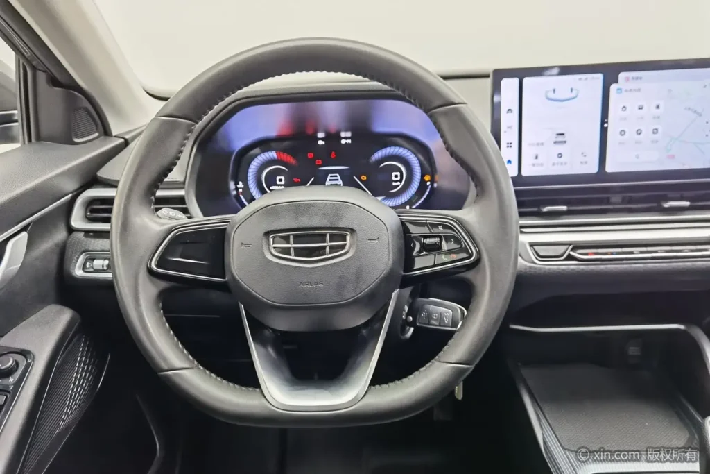 Emgrand 2023 V4 Champion 1.5L MT Luxury